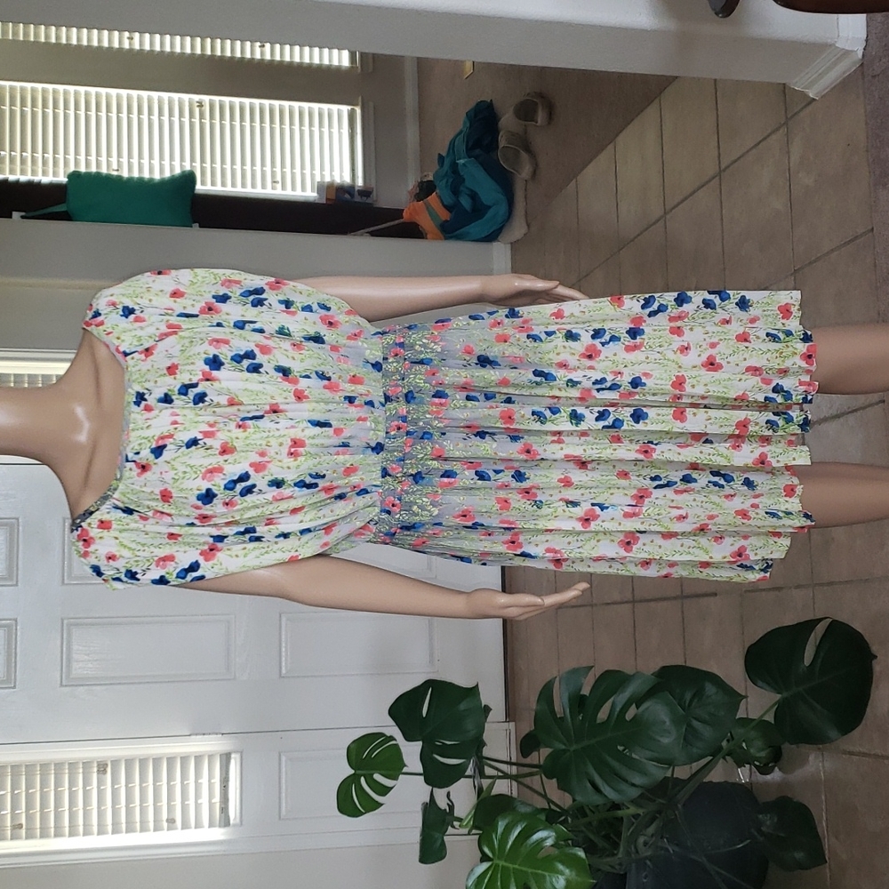 Xl Prairie midi vertical pleats flower garden scene